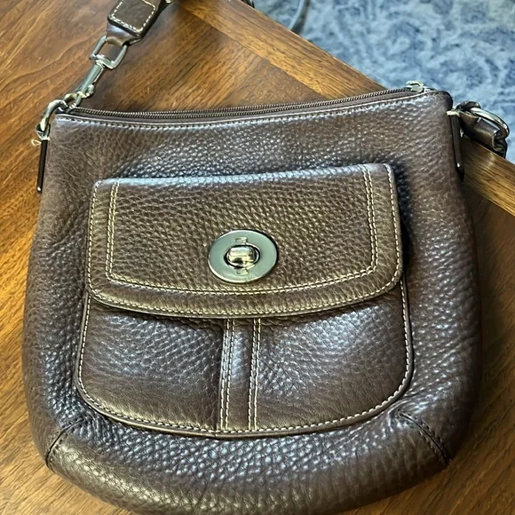 Brown pebbled leather crossbody soho style bag - Picture 9 of 15